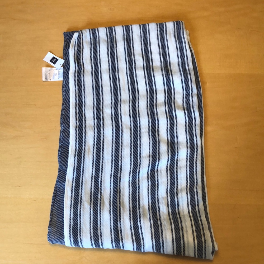 NEW!! Gap navy and white infinity scarf